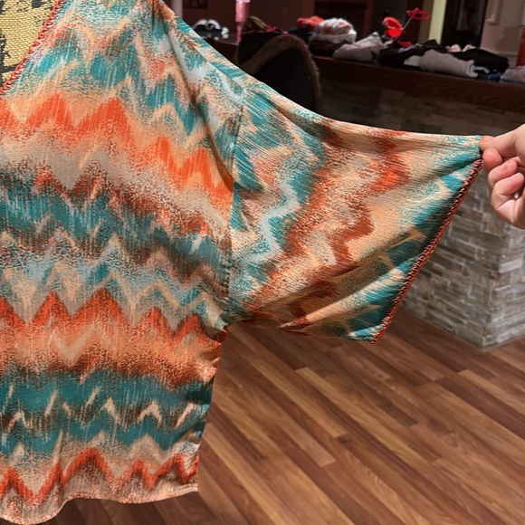 Size medium sheer v neck “beach vibes” top - Picture 2 of 4